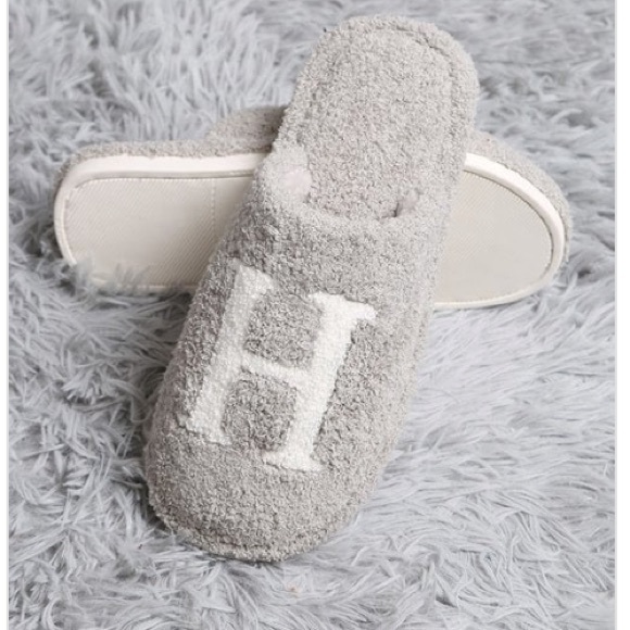 Grey H blanket/slippers combo - Picture 4 of 5